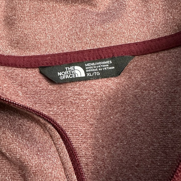 Men’s North Face Quarter Zip - Picture 2 of 3
